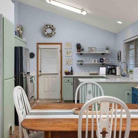 Beach Bungalow Рокълей Бийч Екстериор снимка